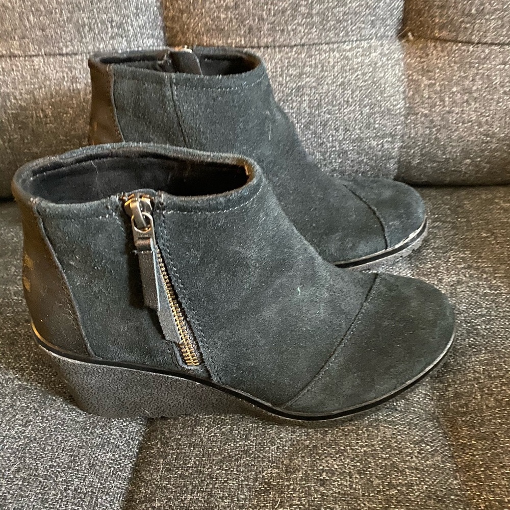 Toms Avery wedge ankle bootie